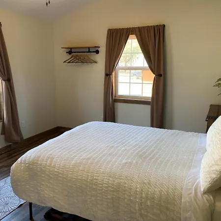 Trailhead Suites